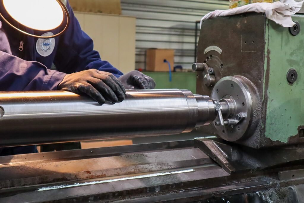 Pièce cylindrique montée sur un tour